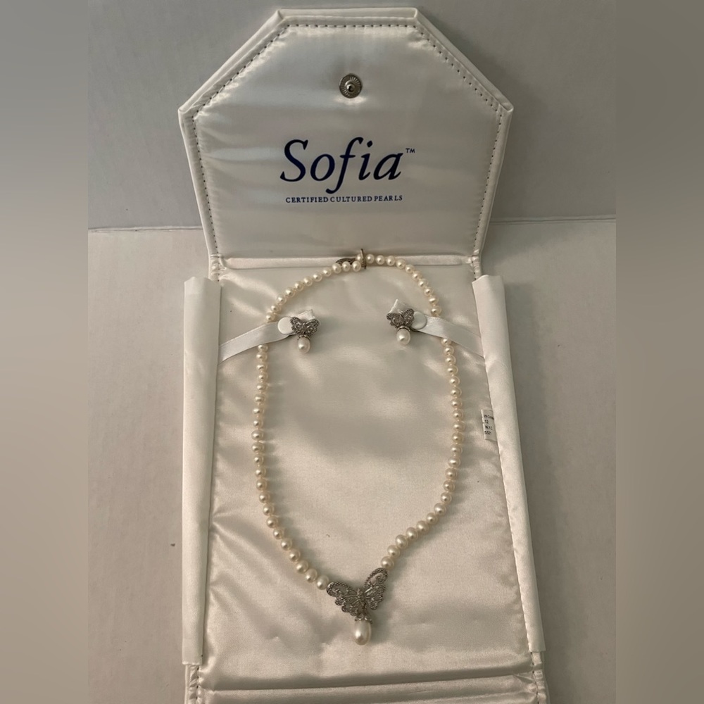 Sofia Butterfly Pearl Set - Pearl Necklace and Butterfly Pearl Earrings